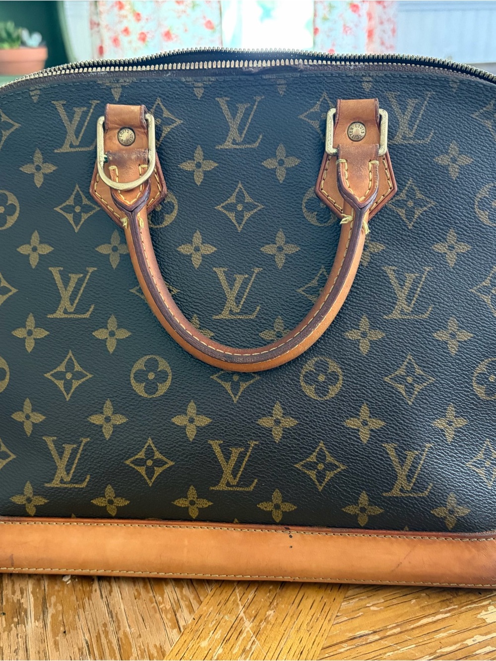 Authentic Louis Vuitton Alma PM - Picture 3 of 9
